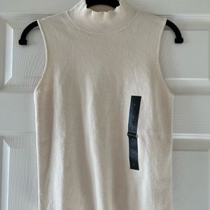 Banana Republic NWT Mock Neck Cream Size S